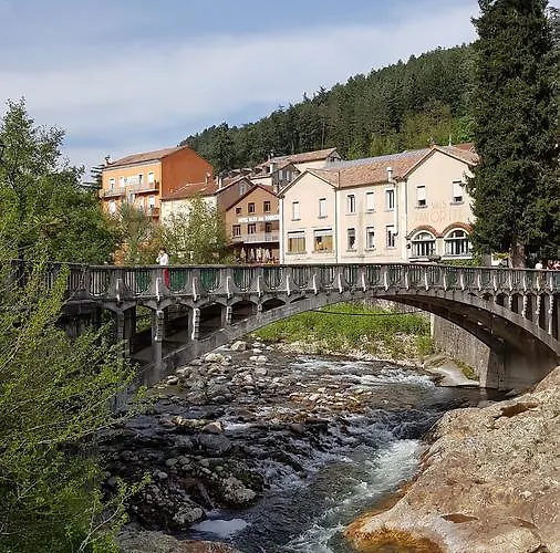 圣雅克酒店 2* 瓦尔莱班